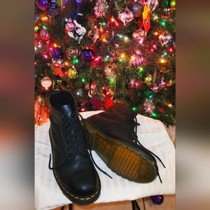 Doc Marten's Women's Black Combat Boot size 7